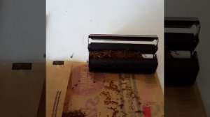 Как закрутить сигарету с помощью машинки