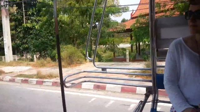 На Тук-Туке (Сонгтео) по Паттайе смотреть онлайн