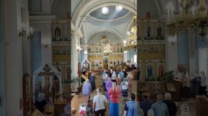 Тропари и кондаки на Литургии.