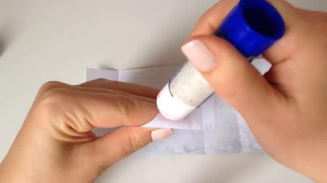 Веселые динозавры из бумаги. Игра для детей. смотреть онлайн