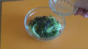 Салат из свежего огурца с яйцом