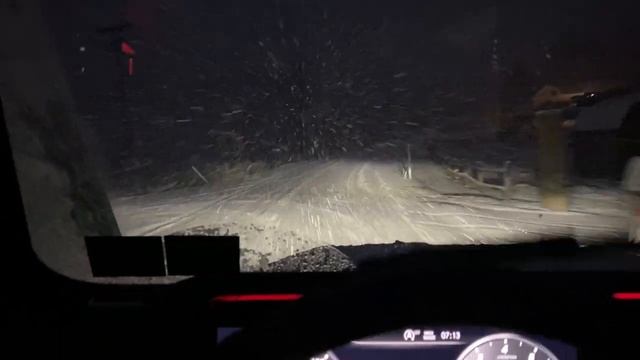 Driving a 2021 Mercedes Benz G63 AMG in a snow storm (and flooring it) смотреть онлайн