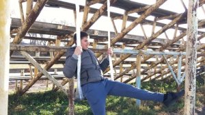 СДЕЛАЛИ КАЧЕЛИ ИЗ СКОТЧА