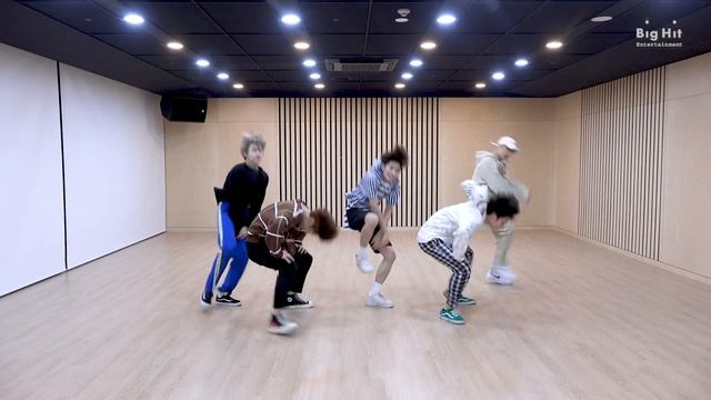 TXT (투모로우바이투게더) ‘Cat & Dog’ Dance Practice