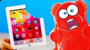 КАК СЪЕСТЬ IPAD ЖЕЛЕЙНОМУ МЕДВЕДЮ ВАЛЕРЕ