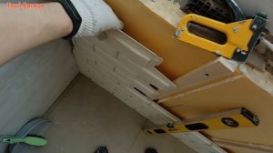 Белый кирпич на лоджии. Как установить порожек на дверь? Часть 4