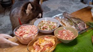 年夜饭——准备了15个云南少数民族的特色菜和家人一起过年【滇西小哥】
