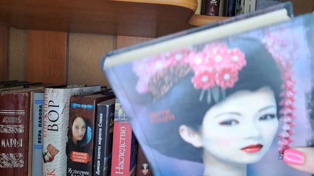 ? КНИЖНЫЙ ПЕРЕЕЗД #1 Разбираю стеллаж, какие книги беру, какие нет! КНИЖНЫЕ СОКРОВИЩА?