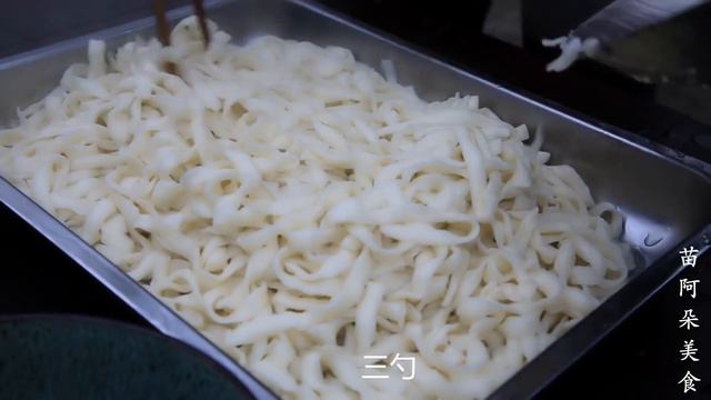 苗大姐3斤鸡杂5斤面条做泡椒鸡杂面浓辣汤汁吃一口就上瘾苗阿朵美食