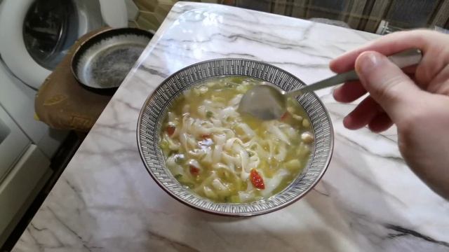 Лапша китайская низкокалорийная от "Konjac". С сычуанским перцем + С томлёной курочкой. Обзор. смотреть онлайн