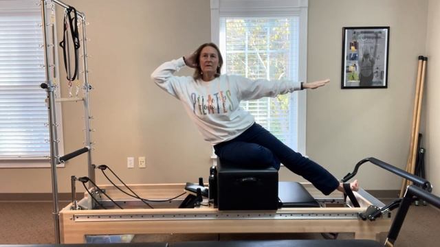 Intermediate Pilates Reformer | 15 Min | Arms & Abs | Short Box смотреть онлайн