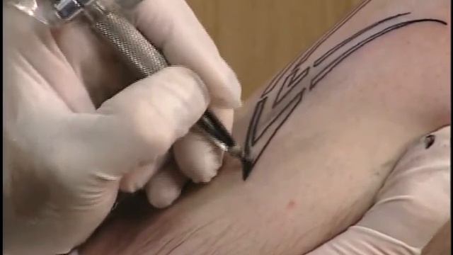 Как делают татуировку