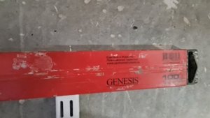 Строительный уровень, самый хороший и надёжный.