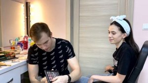 Макияж. Мой парень красит меня. Лучший визажист.
