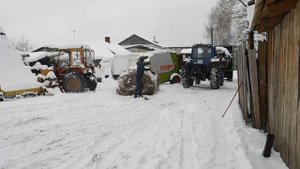 погрузка рулонов сена мтз80 в газель