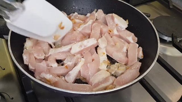 АРОМАТНЫЙ БЕФСТРОГАНОВ ИЗ КУРИЦЫ ? На скорую руку! Куриное филе под соусом!