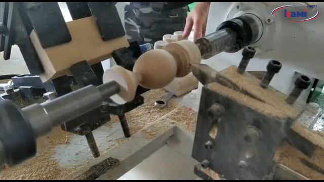 Автоматический токарный станок EcoWood Rоund Master I Работа с заготовкой квадратного сечения Экову смотреть онлайн