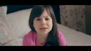 Девочка одна дома