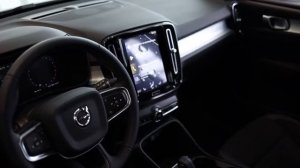 Обзор Volvo XC40 Momentum 2.0 T4 AWD ICE WHITE