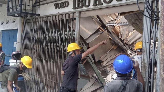 Earthquake in Indonesia Java and Jakarta смотреть онлайн