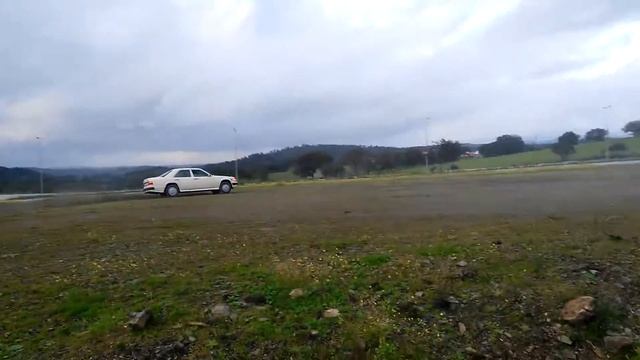 Mercedes-Benz 250d Turbo смотреть онлайн