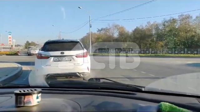 "Ну что, попались?": южносахалинцы решили объехать выделенку у "Фёдоровки" и встали в новую пробку