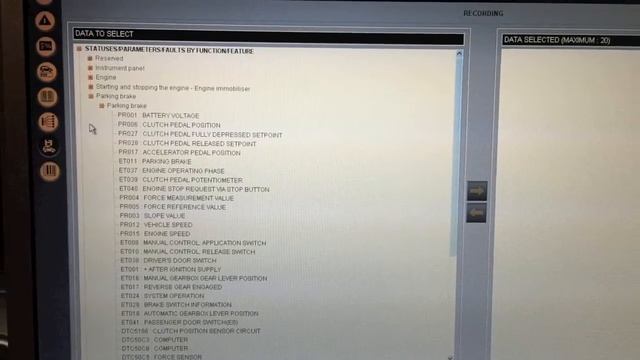 Renault Can Clip running on MacBook Pro 17" Bootcamp смотреть онлайн