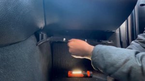 W205 Innenraumfilter wechseln Change cabin filter Zmień filtr kabinowy Поменять салонный фильтр