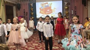 Танец выпускников "Веселое лето".