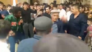 Свадьба в Карабудахкенте / Ребята классно танцуют