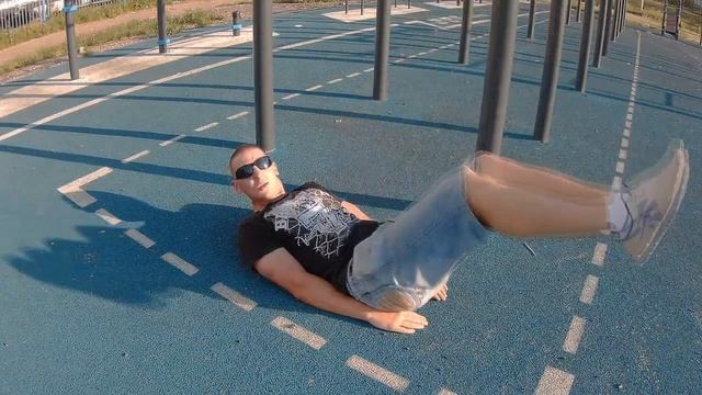 Пресс в уличных условиях: упражнения разной сложности смотреть онлайн