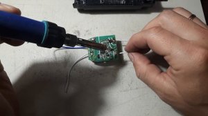 ПЕРЕДЕЛКА СТАРОГО ФОНАРИКА НА СВЕТОДИОД И ЛИТИЙ-ИОННЫЙ АККУМУЛЯТОР С ВОЗМОЖНОСТЬЮ ЗАРЯДКИ ОТ СЕТИ.