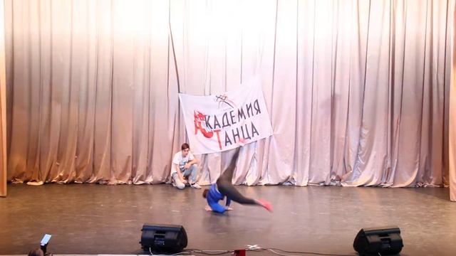 Break dance подростковой группы Академии Танца! смотреть онлайн