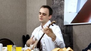 Андрей Фендриков настоящий казахский джигит поет казахские песни и играет на домбре