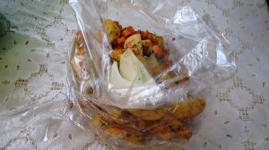 КУРИЦА С ОВОЩАМИ , ЗАПЕЧЕННАЯ В РУКАВЕ. Очень нежная, сочная, чуть румяная.