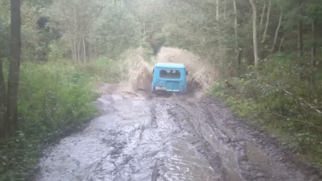 УАЗ 469, жесть яма в пол машины. смотреть онлайн