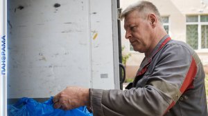 Команда Народного Фронта привезла сотрудникам Харцызского трубного завода гуманитарными наборами