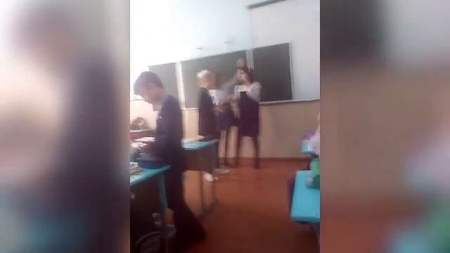 ЧТО ДЕЛАЮТ УЧЕНИКИ В ДЕНЬ УЧИТЕЛЯ... смотреть онлайн