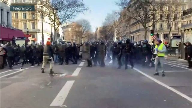 ‼️Франция наши дни — силовики избивают протестующих против пенсионной реформы