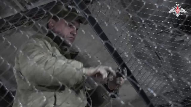 Оснащение боевой техники комплектами дополнительной защиты от дронов и противотанковых средств проти
