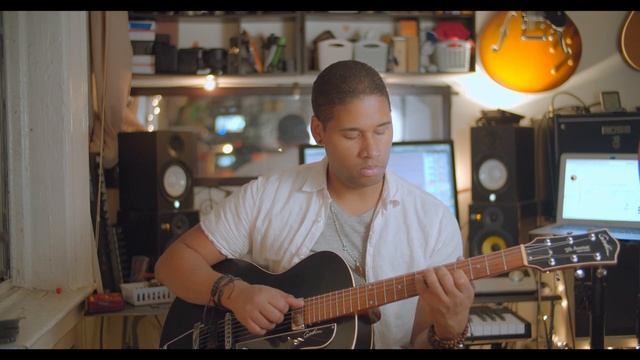 Godin 5th Avenue and Grestch G100CE floating pickup - A Bachata Review смотреть онлайн