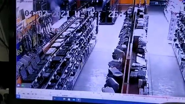 Пожар произошёл в ТЦ "Базар" на ул. Трактовая в Иркутске