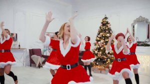 Танец снегурочек. С Новым годом!