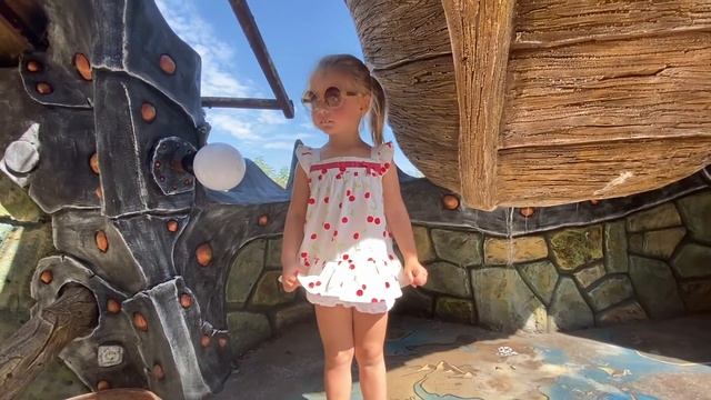 Эмилька и ее приключения в сказочном парке Вихляндия. Emilka adventures at Vihlyandy fairy park.