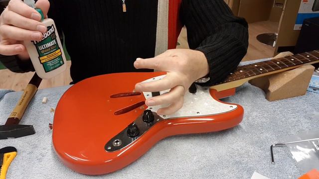 Squier by Fender Vintage Mustang Fiesta Red makeover neck setup and roller bridge installation Part смотреть онлайн