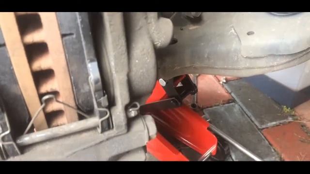 TOYOTA FORTUNER V6 - HOW TO CHANGE FRONT BRAKE PADS IN 10 MINUTES смотреть онлайн
