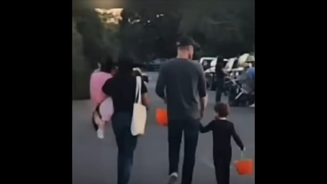 Hallowe'en Photo Op (Meghan Markle) смотреть онлайн