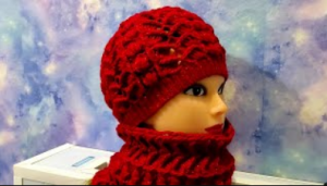 Комплект шарфик и шапочка пышными и рельефными столбиками крючком.  Шапочка для начинающих.