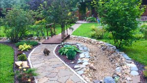 РОКАРИЙ ВДОЛЬ ДОРОЖКИ И РУЧЬЯ. КОМПОСТЕР. Дачный креатив.