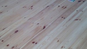 Пол из натуральных пород дерева (дуб, ясень, сосна)